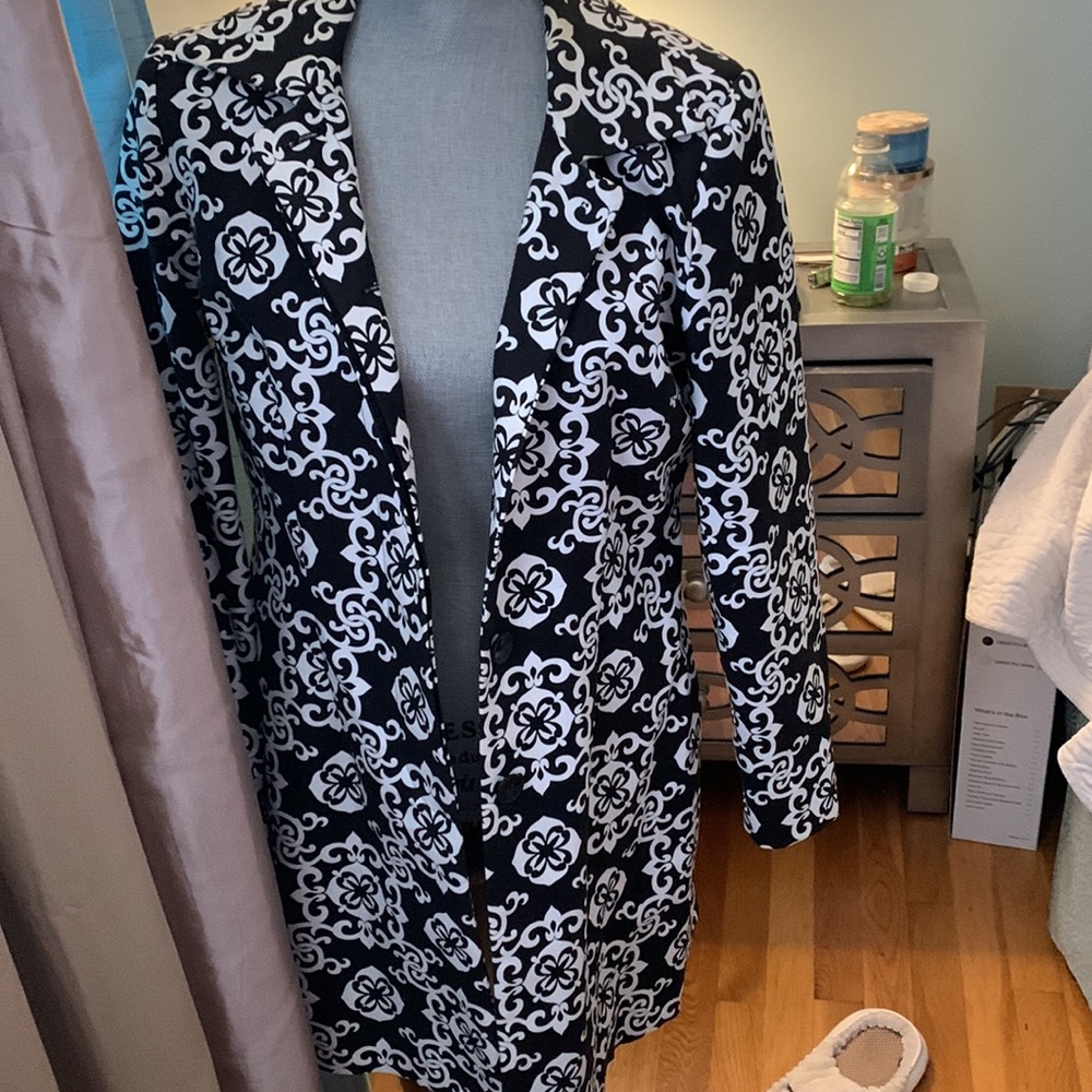 Stylish rain jacket with black and white pattern